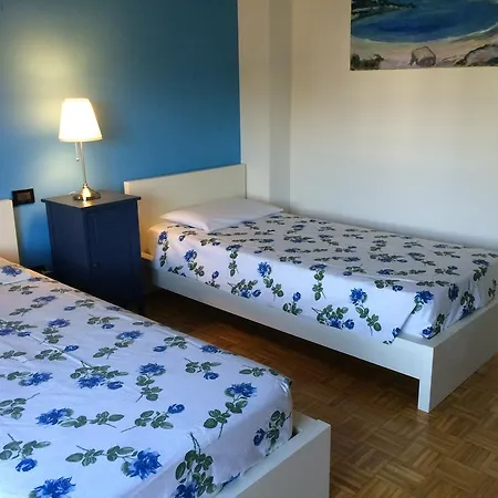 La Rosa Scarlatta Broseta Guest house 2*