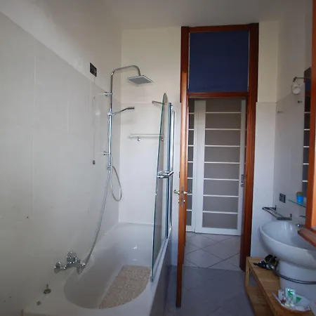 Πανσιόν La Rosa Scarlatta Broseta 3*